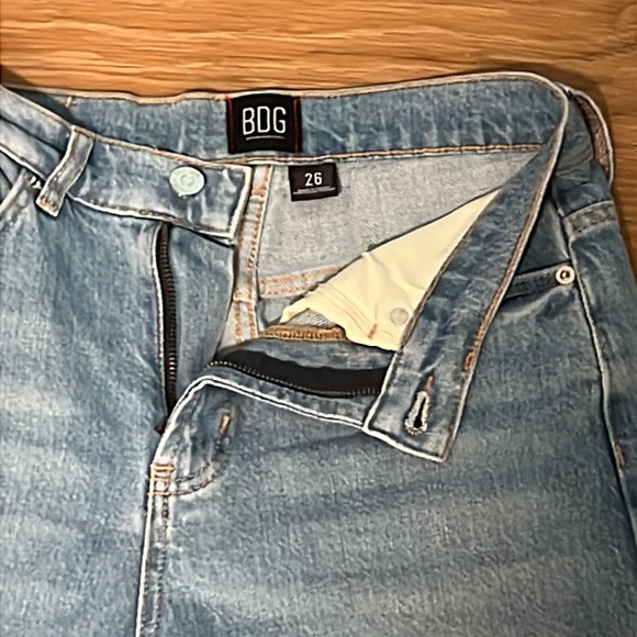 Relaxed / baggy fit light wash jeans- like new! - Picture 2 of 4